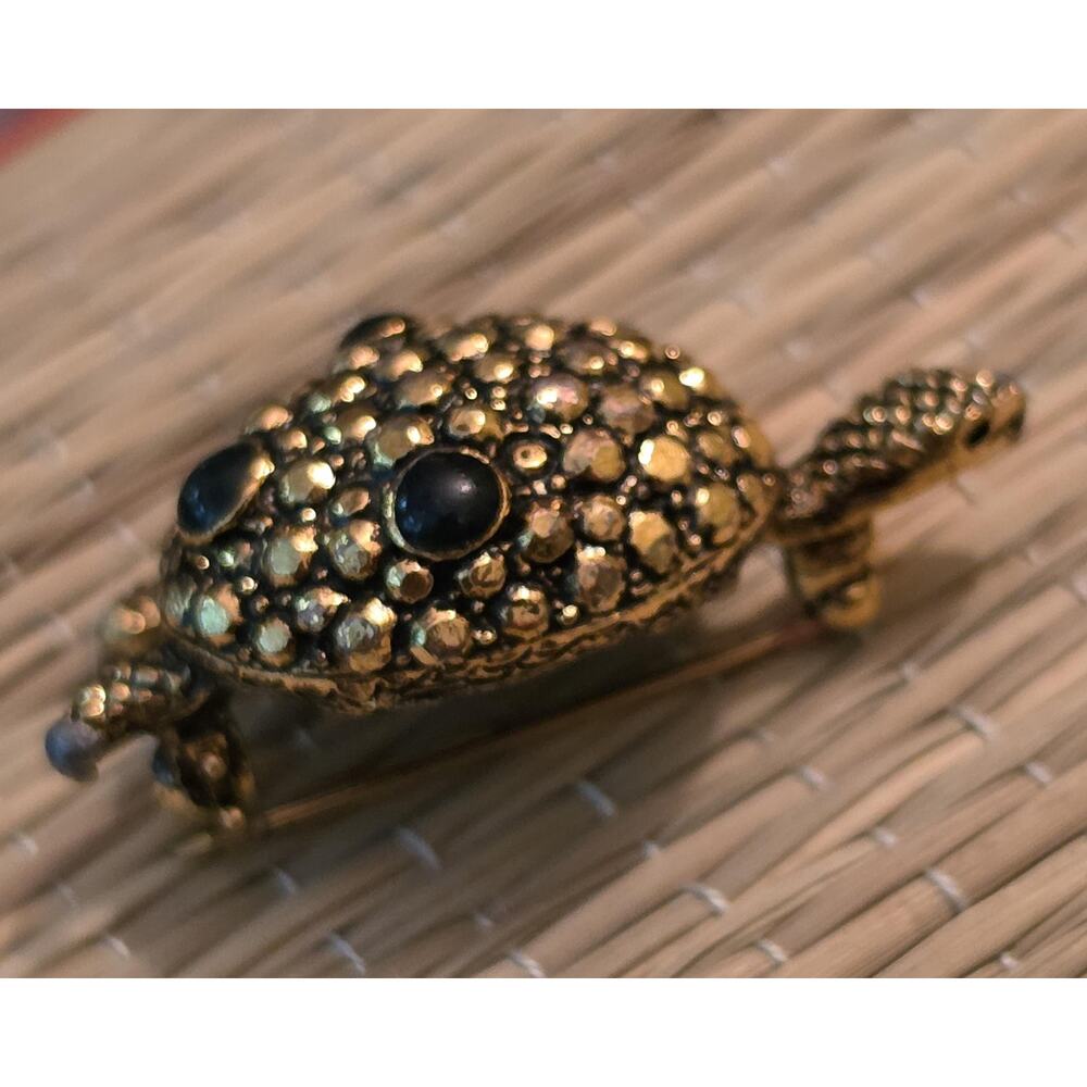 Unsigned gold toned rhinestone turtle black cabochon shell pin / brooch